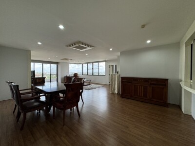 ริเวอไรน์ เพลส คอนโดมิเนียม /  218.43 ตารางเมตร ชั้น 12 *