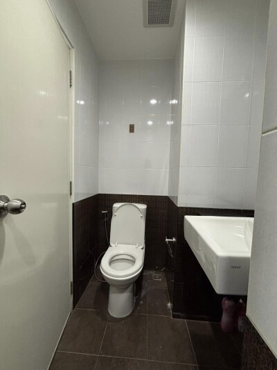 อัปเดตล่าสุด 28/02/68 : อัสสกาญจน์ เพลส ศรีนครินทร์ / 29.24 ตรม. (สตูดิโอ) ชั้น 17-5