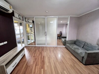 อัปเดตล่าสุด 27/3/68 : ลุมพินี เพลส นราธิวาส 24 / 33.27 ตร.ม. ชั้น 9 (ชั้นบนสุด) อาคาร B-4