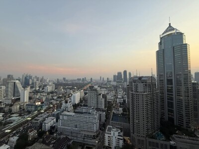 อัปเดตล่าสุด 11/02/68 : แอทธินี เรสซิเด้นซ์ / 140 ตารางเมตร ชั้น: 37-9