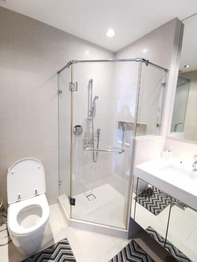 อัปเดตล่าสุด 11/02/68 : แอทธินี เรสซิเด้นซ์ / 140 ตารางเมตร ชั้น: 37-8