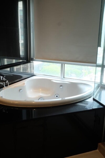 รอยัล เรสสิเดนซ์ พาร์ค / 220 ตรม. *-17