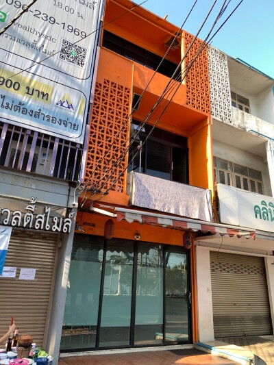 อาคารพาณิชย์ 3 ชั้น มีดาดฟ้าพื้นที่ 14ตรว.-2