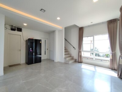 โครงการ มัณฑนาบางนา-วงแหวน / พื้นที่ใช้สอย 158 ตารางเมตร   • 3 ห้องนอน  • 3 ห้องน้ำ-4