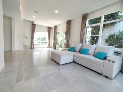 โครงการ มัณฑนาบางนา-วงแหวน / พื้นที่ใช้สอย 158 ตารางเมตร   • 3 ห้องนอน  • 3 ห้องน้ำ-2