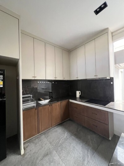 บ้านกลางเมือง แกรนด์ เดอ ปารีส รัชดา / 3 ชั้น 2 หลัง ภายในทุบต่อเติมติดกันเป็นหลังเดียวกัน  4 ห้องนอน-2