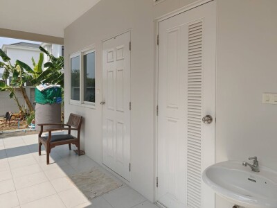 เลควูด คันทรี่ คลับ บางนา กม.18 / ที่ดิน: 600 ตร.วา พื้นที่ใช้สอย: 320 ตร.ม.-2