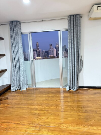 วิทยุ คอมเพล็กซ์ /  120 ตรม. ชั้น 22 ตึก C 1