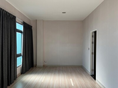 "หมู่บ้าน up town สาธุประดิษฐ์ "ใจกลางเมือง 4ชั้น 3ห้องนอน 4ห้องน้ำ-8