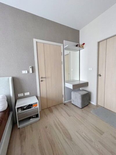 แอมเบอร์ บาย อีสเทิร์น สตาร์ / 1 ห้องนอน 35 ตรม. คอนโดติดรถไฟฟ้า MRT-5