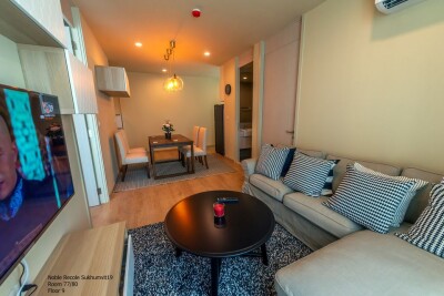 โนเบิล รีโคล สุขุมวิท 19 / ห้องหมายเลข 77/80 ชั้น 9 ขนาดพื้นที่ห้อง 62.22 ตารางเมตร ขนาด 2 ห้องนอน