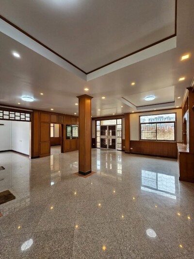 บ้านเดี่ยวลาดพร้าว 93 / บ้าน 3 ชั้น ขนาดพื้นที่ 111 ตรว. พื้นที่ใช้สอย 800 ตรม