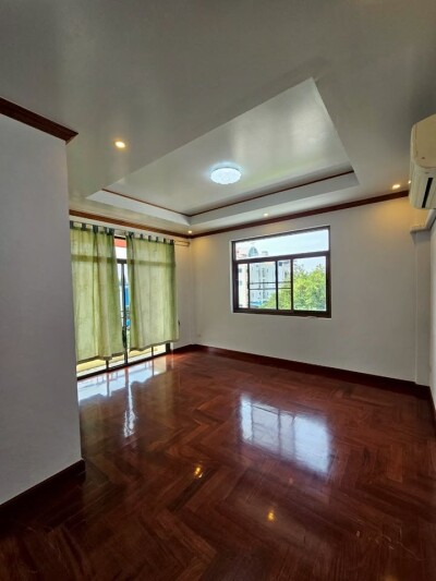 บ้านเดี่ยวลาดพร้าว 93 / บ้าน 3 ชั้น ขนาดพื้นที่ 111 ตรว. พื้นที่ใช้สอย 800 ตรม