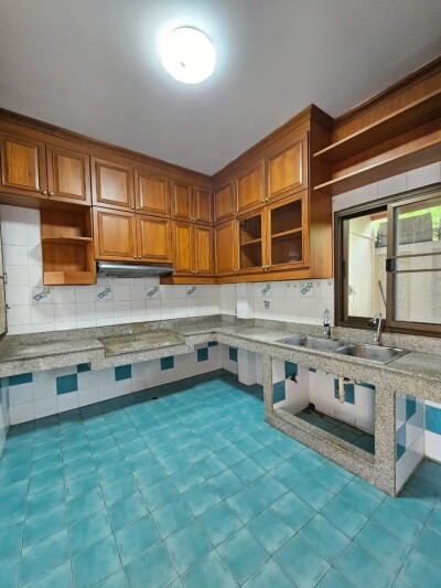 บ้านเดี่ยวลาดพร้าว 93 / บ้าน 3 ชั้น ขนาดพื้นที่ 111 ตรว. พื้นที่ใช้สอย 800 ตรม