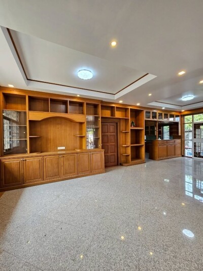 บ้านเดี่ยวลาดพร้าว 93 / บ้าน 3 ชั้น ขนาดพื้นที่ 111 ตรว. พื้นที่ใช้สอย 800 ตรม