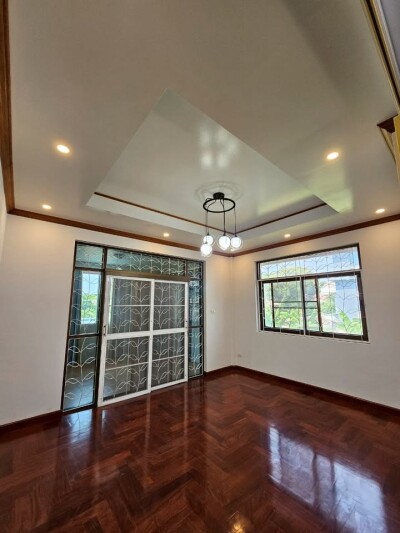 บ้านเดี่ยวลาดพร้าว 93 / บ้าน 3 ชั้น ขนาดพื้นที่ 111 ตรว. พื้นที่ใช้สอย 800 ตรม