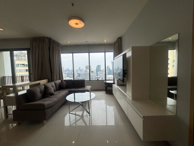 ดิ เอ็มโพริโอ เพลส / The Emporio Place