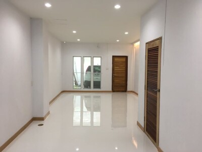 ทาวน์เฮ้าส์ รีโนเวทใหม่ ปุณณวิถี 47  / ตรงข้ามคอนโดเดอะกรีน 2ทาวน์เฮ้าส์ 22 ตร.วา 2 ชั้น