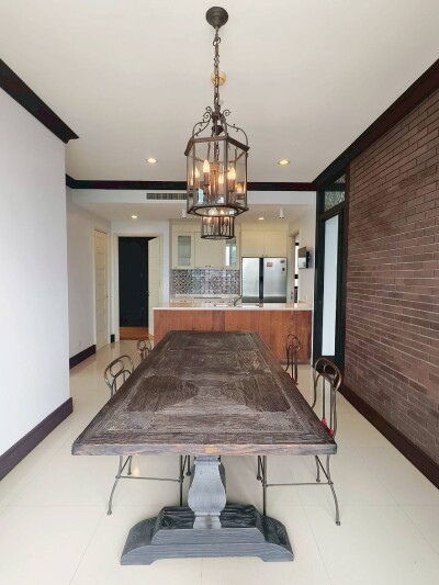 อกัสตัน สุขุมวิท 22 / ขนาด 155 ตร.ม. | ชั้น 28 | เพดานสูง 2.8 ม.-10