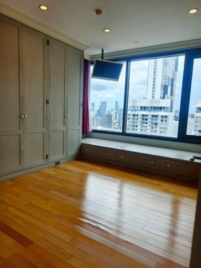 อกัสตัน สุขุมวิท 22 / ขนาด 155 ตร.ม. | ชั้น 28 | เพดานสูง 2.8 ม.-5