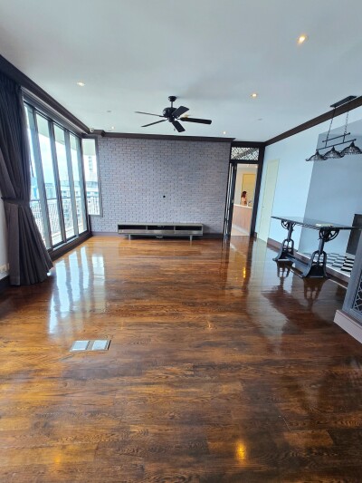 อกัสตัน สุขุมวิท 22 / ขนาด 155 ตร.ม. | ชั้น 28 | เพดานสูง 2.8 ม.-3