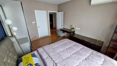 ลุมพินี เพลส รัชดา - สาธุ / 3 ห้องนอน  2 ห้องน้ำ  ขนาด 60 ตร.ม. (หายากมากสำหรับขนาดนี้)  ชั้น 28 ห้องมุม มีระเบียง 2 ด้า-7