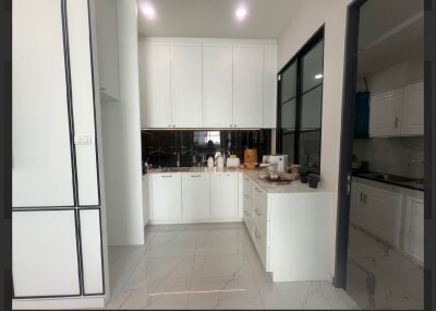 โครงการ The Master เอกมัย-สุคนธสวัสดิ์ / พื้นที่ใช้สอย: 409.25 ตร.ม.  3 ห้องนอน | 4 ห้องน้ำ (มีอ่างอาบน้ำ)-8