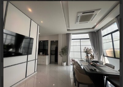 โครงการ The Master เอกมัย-สุคนธสวัสดิ์ / พื้นที่ใช้สอย: 409.25 ตร.ม.  3 ห้องนอน | 4 ห้องน้ำ (มีอ่างอาบน้ำ)-5