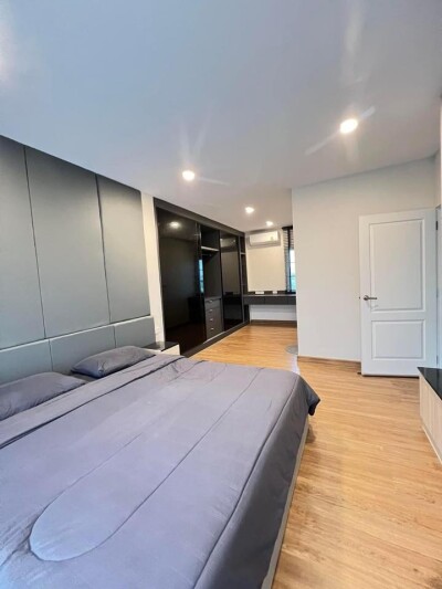 เซนโทร พระราม 9 - กรุงเทพกรีฑา / - บ้านเดี่ยว 2 ชั้น 60.4 ตรว. 210 ตรม.-13