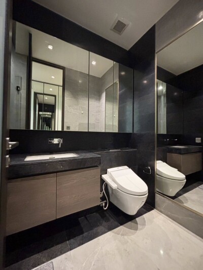 28 ชิดลม / 📐 พื้นที่ใช้สอย 70 ตร.ม. 🛌 ห้องมุม 2 ห้องนอน 🛁 2 ห้องน้ำ