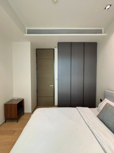 28 ชิดลม / 📐 พื้นที่ใช้สอย 70 ตร.ม. 🛌 ห้องมุม 2 ห้องนอน 🛁 2 ห้องน้ำ