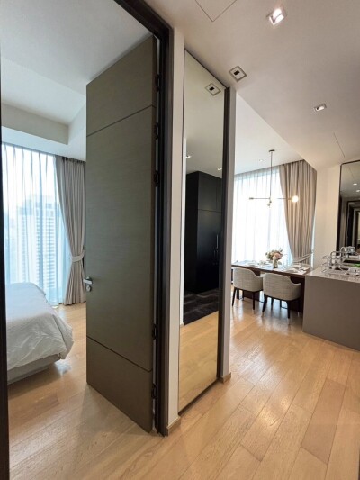 28 ชิดลม / 📐 พื้นที่ใช้สอย 70 ตร.ม. 🛌 ห้องมุม 2 ห้องนอน 🛁 2 ห้องน้ำ