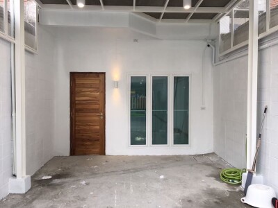 ทาวน์เฮ้าส์ รีโนเวทใหม่ ปุณณวิถี 47  / ตรงข้ามคอนโดเดอะกรีน 2ทาวน์เฮ้าส์ 22 ตร.วา 2 ชั้น