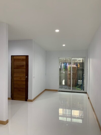 ทาวน์เฮ้าส์ รีโนเวทใหม่ ปุณณวิถี 47  / ตรงข้ามคอนโดเดอะกรีน 2ทาวน์เฮ้าส์ 22 ตร.วา 2 ชั้น