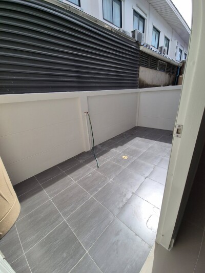 โมดิ วิลล่า บางบัวทอง /  Modi Villa Bangbuathong