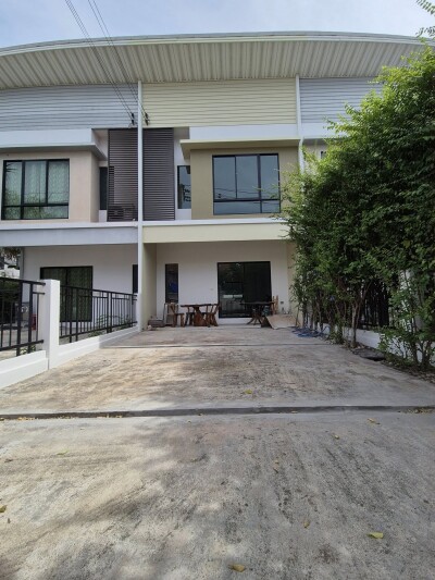 โมดิ วิลล่า บางบัวทอง /  Modi Villa Bangbuathong