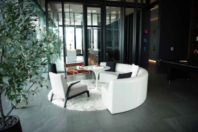 โนเบิล อราวน์ อารีย์ / Noble Around Ari