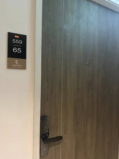 ลอยด์ ศูนย์วิจัย - ทองหล่อ / LLOYD Soonvijai - Thonglor