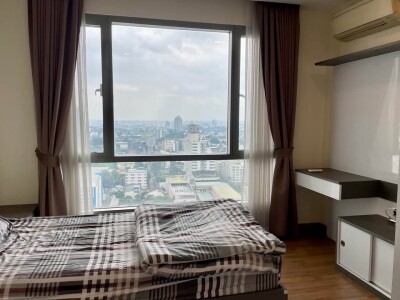 ทรู ทองหล่อ / Thru Thonglor