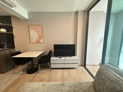 ลอยด์ ศูนย์วิจัย - ทองหล่อ / LLOYD Soonvijai - Thonglor