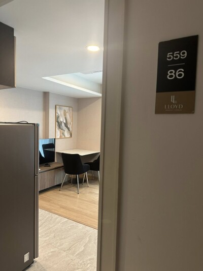 ลอยด์ ศูนย์วิจัย - ทองหล่อ / LLOYD Soonvijai - Thonglor