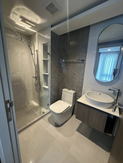 ลอยด์ ศูนย์วิจัย - ทองหล่อ / LLOYD Soonvijai - Thonglor