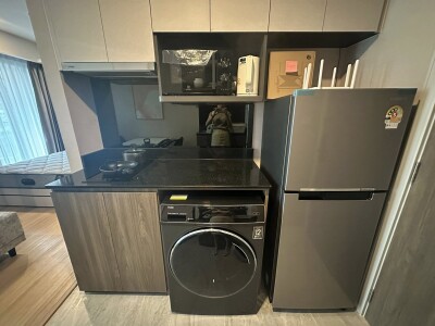 ลอยด์ ศูนย์วิจัย - ทองหล่อ / LLOYD Soonvijai - Thonglor