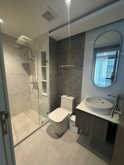 ลอยด์ ศูนย์วิจัย - ทองหล่อ / LLOYD Soonvijai - Thonglor