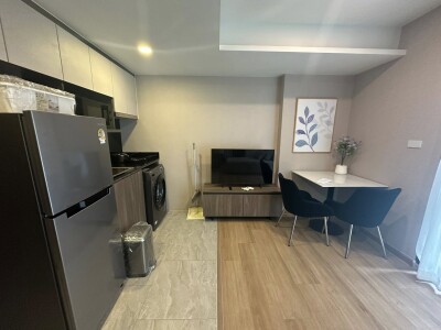 ลอยด์ ศูนย์วิจัย - ทองหล่อ / LLOYD Soonvijai - Thonglor