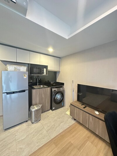 ลอยด์ ศูนย์วิจัย - ทองหล่อ / LLOYD Soonvijai - Thonglor