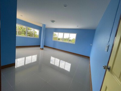 ทาว์โฮม ห้องริมติดคลอง ต่อเติมแล้วพร้อมอยู่    / 5ห้องนอน  5ห้องน้ำ  1ห้องพระ กว้าง 11เมตร ยาว18 เมตร  เนื้อที่ 48 ตรว.