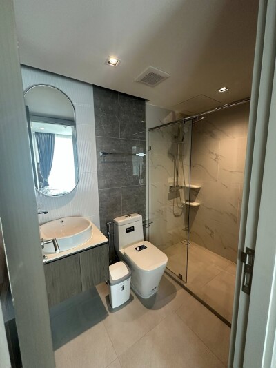 ลอยด์ ศูนย์วิจัย - ทองหล่อ / LLOYD Soonvijai - Thonglor