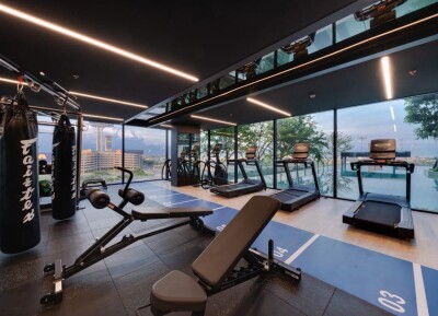 เอ สเปซ เมกา / A space Mega-13