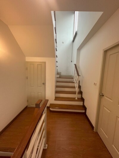 บ้านกลางเมือง เอสเซ้นส์ สาทร-ตากสิน 2-4